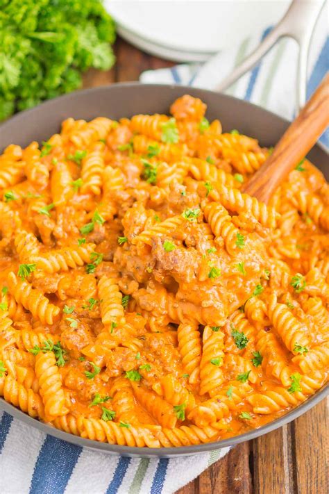 Creamy Ground Beef Pasta (Quick & Easy!) - Pumpkin 'N Spice