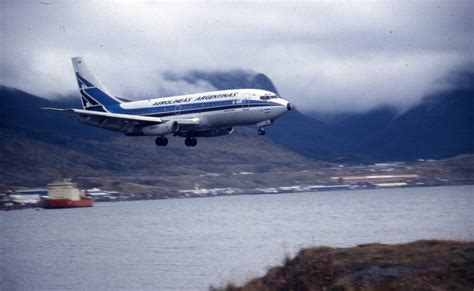 img5940 | Plane landing, Ushuaia Airport, Ushuaia, Tierra de… | Flickr