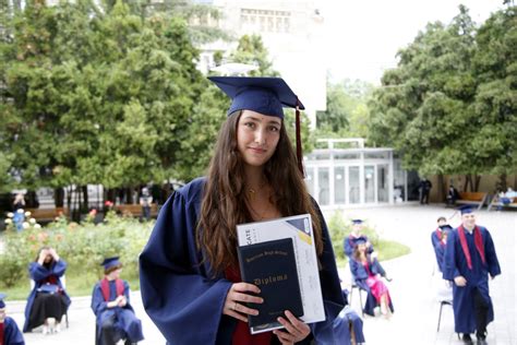 The Graduation Ceremony of the American High School Class of 2021 ...