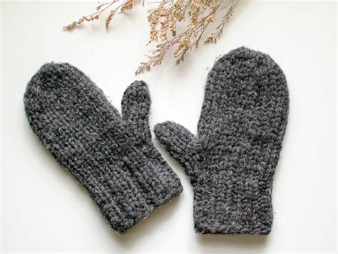 Chunky Knit Mittens Pattern - Great for Beginners! - Petals to Picots