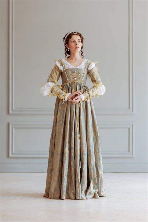 Renaissance Lucrezia Borgia's woman dress set, 15th - 16th century ...