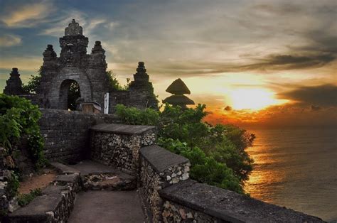 Uluwatu Temple – Bali | Tripomatic