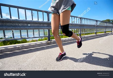 369 Running knee support Images, Stock Photos & Vectors | Shutterstock