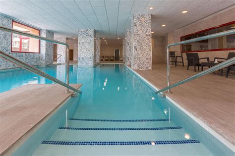 7 Best Hotels in Fuengirola With Indoor Pools [2023]