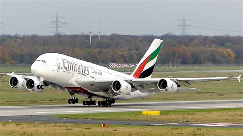 AMAZING | Emirates Airbus A380 takeoff at Düsseldorf Airport - YouTube