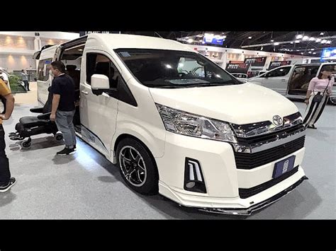 Hiace Commuter 2022