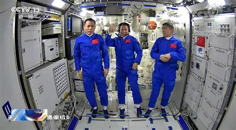 China Space Station Crew Completes 1st Spacewalk