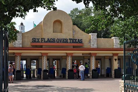 Star Mall Area | Guide to Six Flags over Texas