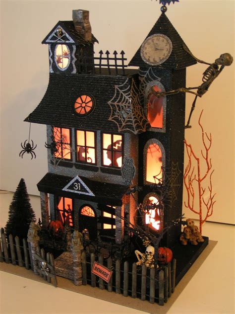 30 Cool Haunted House Crafts Perfect for Halloween | Halloween hecho en ...