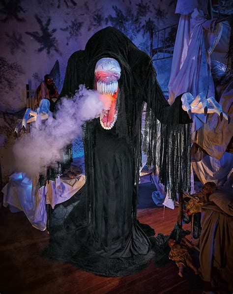 10 of Our Favorite 2023 Spirit Halloween Animatronics - Spirit ...