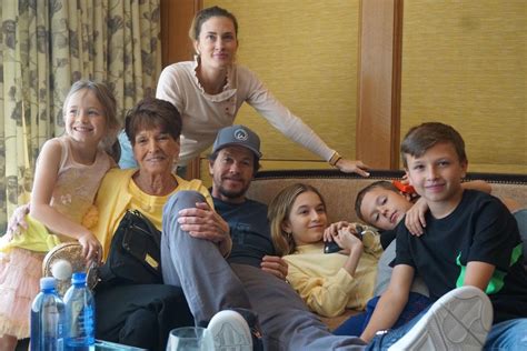 Mark Wahlberg Shares Family Photo with Kids and Late Mom