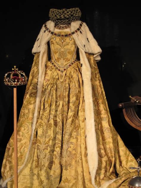 Elizabeth I Coronation gown worn by Kate Blanchett - designed after a ...