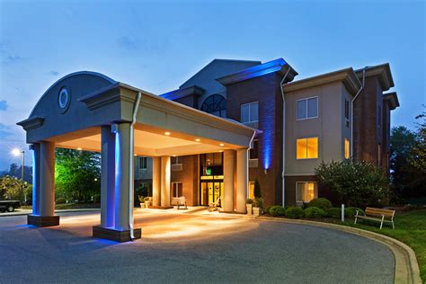 Holiday Inn Express- Brevard, NC Hotels- Tourist Class Hotels in ...