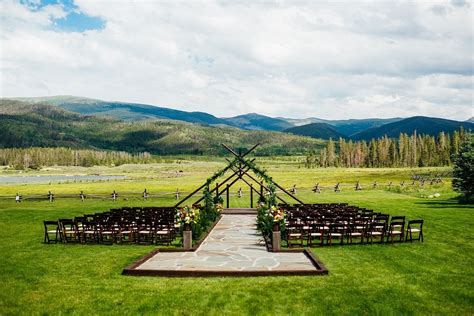 Wedding Venue Review : Devil's Thumb Ranch in Colorado