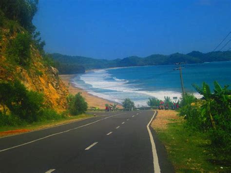 Pantai di Pacitan Jawa Timur yang Bisa Kamu Jelajahi Akhir Pekan Ini