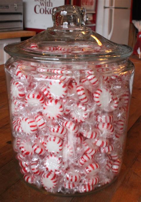 Peppermint Candy Wreath | THE CAVENDER DIARY