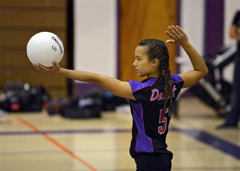 8 Simple, Easy Volleyball Drills for Beginners | AthleticLift ...