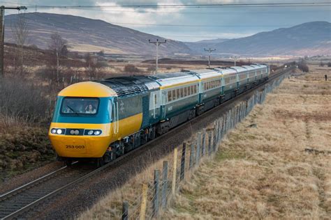 An InterCity 125 (restored to its original livery) passes through ...