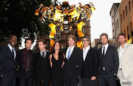 BBC - Newsbeat - Entertainment - Transformers stars at UK premiere