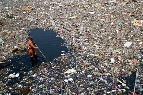 80 Persen Sungai di Jakarta Tercemar Limbah Rumah Tangga - PortalHijau.Com