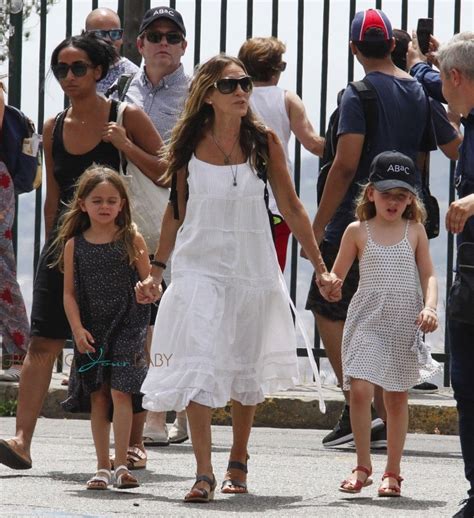 Sarah Jessica Parker with her twins at Tibidabo Amusement Park ...