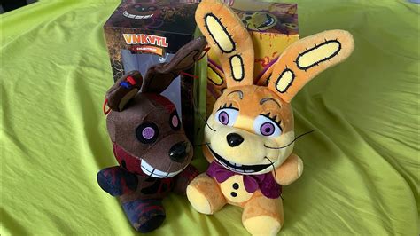 GLITCHTRAP AND BURNTRAP VNKVTL FNAF PLUSH REVIEW! - FNaF Merch - YouTube