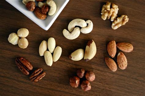 Cashews vs Peanuts: (Nutrition & Protein Comparison)