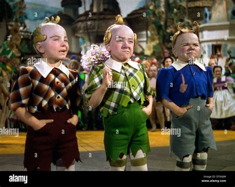 MUNCHKINS THE WIZARD OF OZ (1939 Stock Photo: 66528417 - Alamy