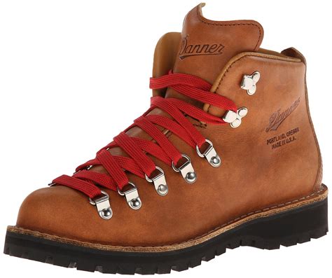 The Ultimate Guide On the Best Hiking Boots for Women!