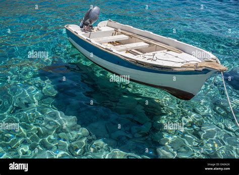 Boat In Clear Water High Resolution Stock Photography and Images - Alamy