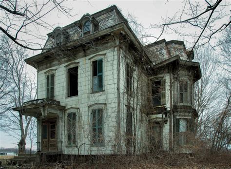 Top 10 Haunted Houses In America 2024 - Brena Clareta