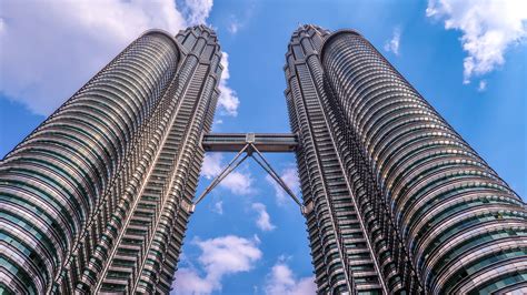 Low Angle View of the Petronas Towers · Free Stock Photo