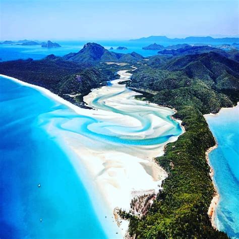 The gorgeous Whitehaven Beach in the Whitsundays Island in Queensland ...