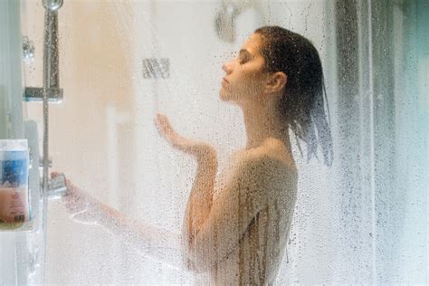 Hot Cold Shower Therapy: Benefits, Risks, And Technique - BetterMe