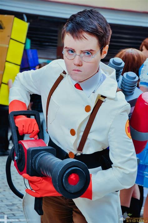 Team Fortress 2 Medic Cosplay | Team fortress 2 medic, Team fortress 2 ...