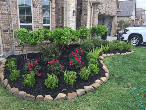 Cleaned up the front flower bed today : r/landscaping