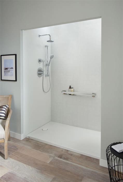 What Kind of Jacuzzi® Shower Head is Right For Me? | Jacuzzi Bath Remodel