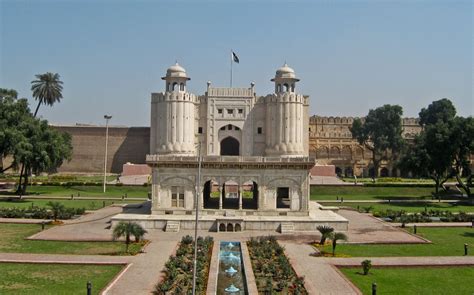 Lahore Fort Historical Facts and Pictures | The History Hub