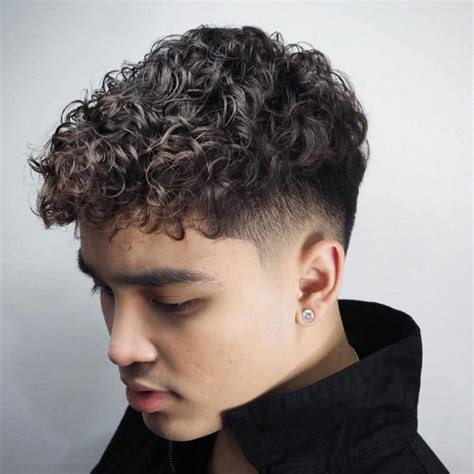 96 Curly Hairstyles & Haircuts For Men [2021 Edition]