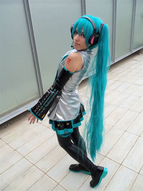 Hatsune Miku Cosplay 01 by mmmhOmoshiroi on DeviantArt