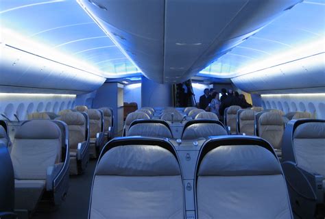 File:Interior Boeing 747-8 Intercontinental main deck.jpg - Wikimedia ...