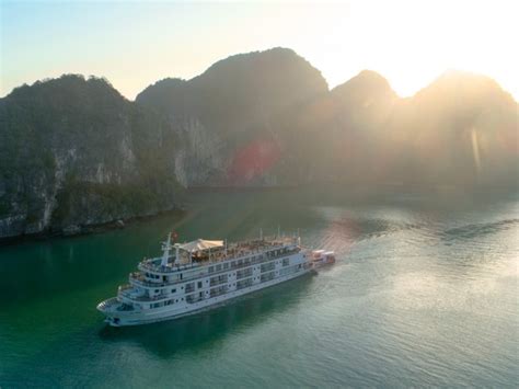 Witness the Enchanting Halong Bay Sunset: Nature's Spectacular Display