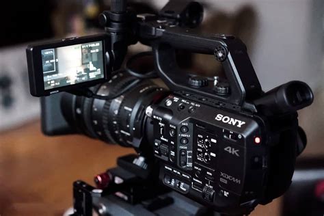 7 Best Video Cameras for Filmmakers [Digital Camera Buying Guide]