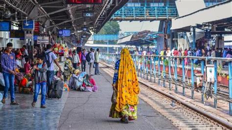 Random Forays: The Abiding Charm of India’s Railway Stations ...