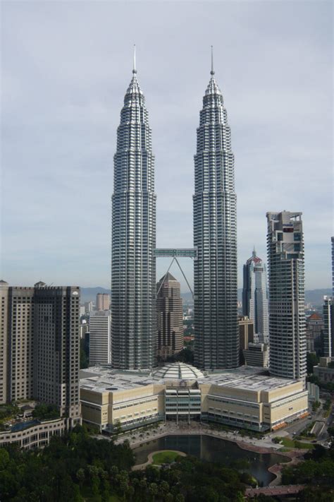 Petronas Towers - World's Tallest Towers