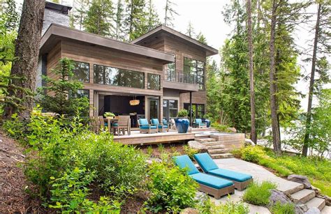 Mountain lakefront getaway in Montana captures breathtaking views ...