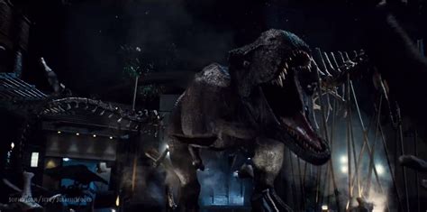 Jurassic World T-Rex Roars before battle with the Indominus Rex ...