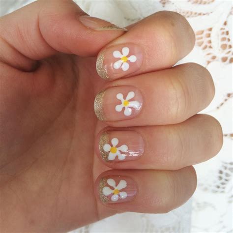 21+ Daisy Nail Art Designs, Ideas | Design Trends - Premium PSD, Vector ...