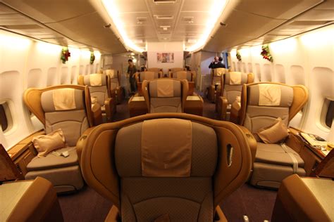 File:SQ First Class 747 cabin.jpg - Wikimedia Commons