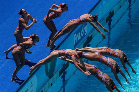 Synchronized swimmers compete in Rio de Janeiro